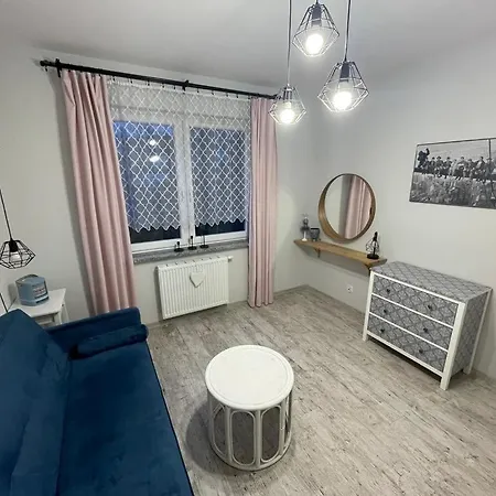 Апартаменти Apartament Z Ogrodem I Parkingiem